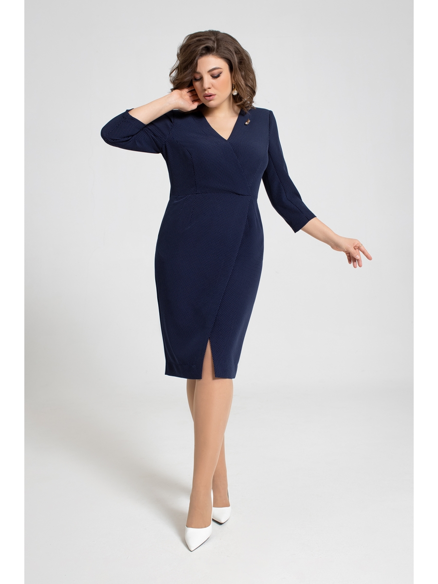 Платье прямого кроя темного цвета