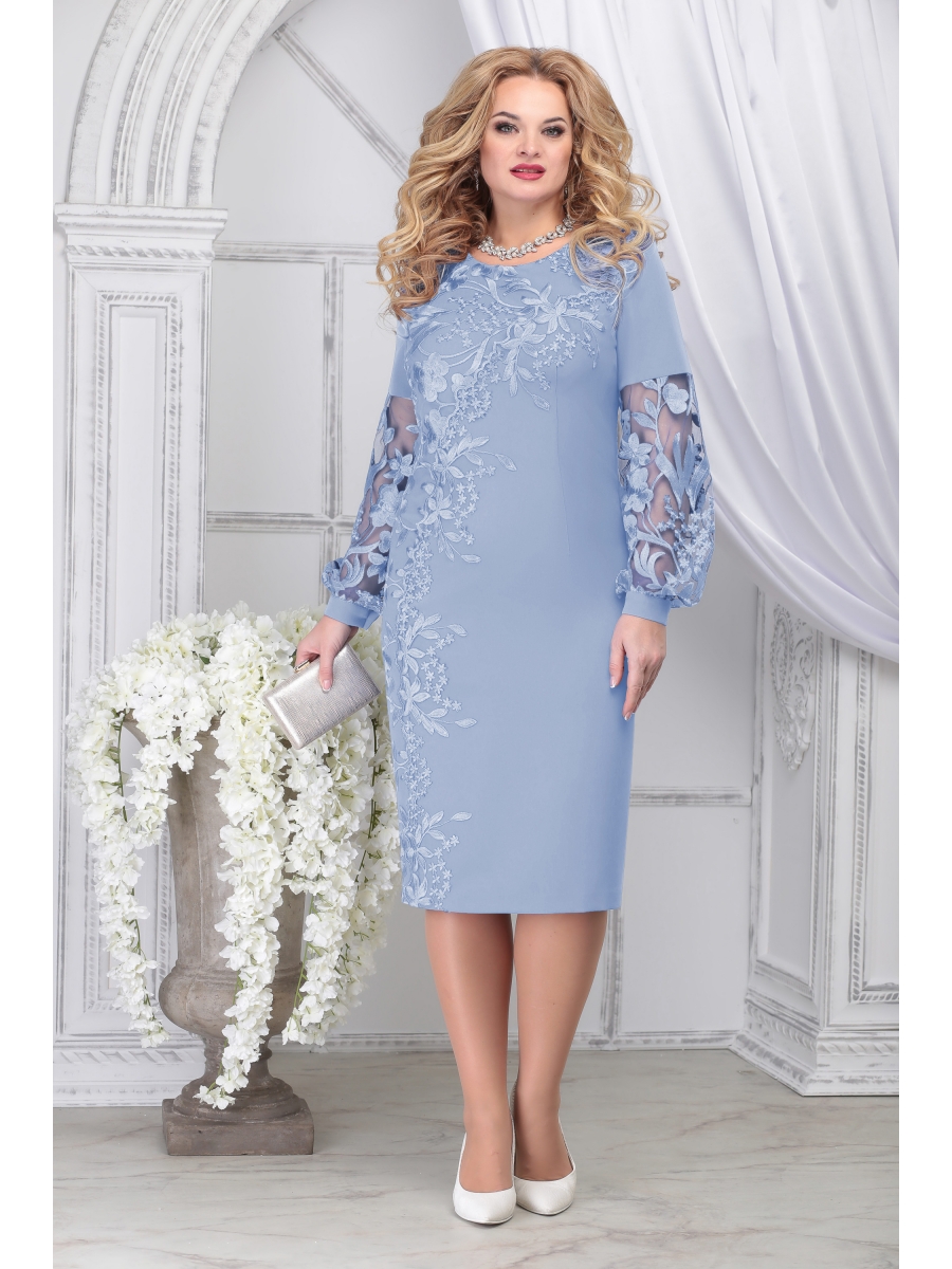 платье в голубом оттенке